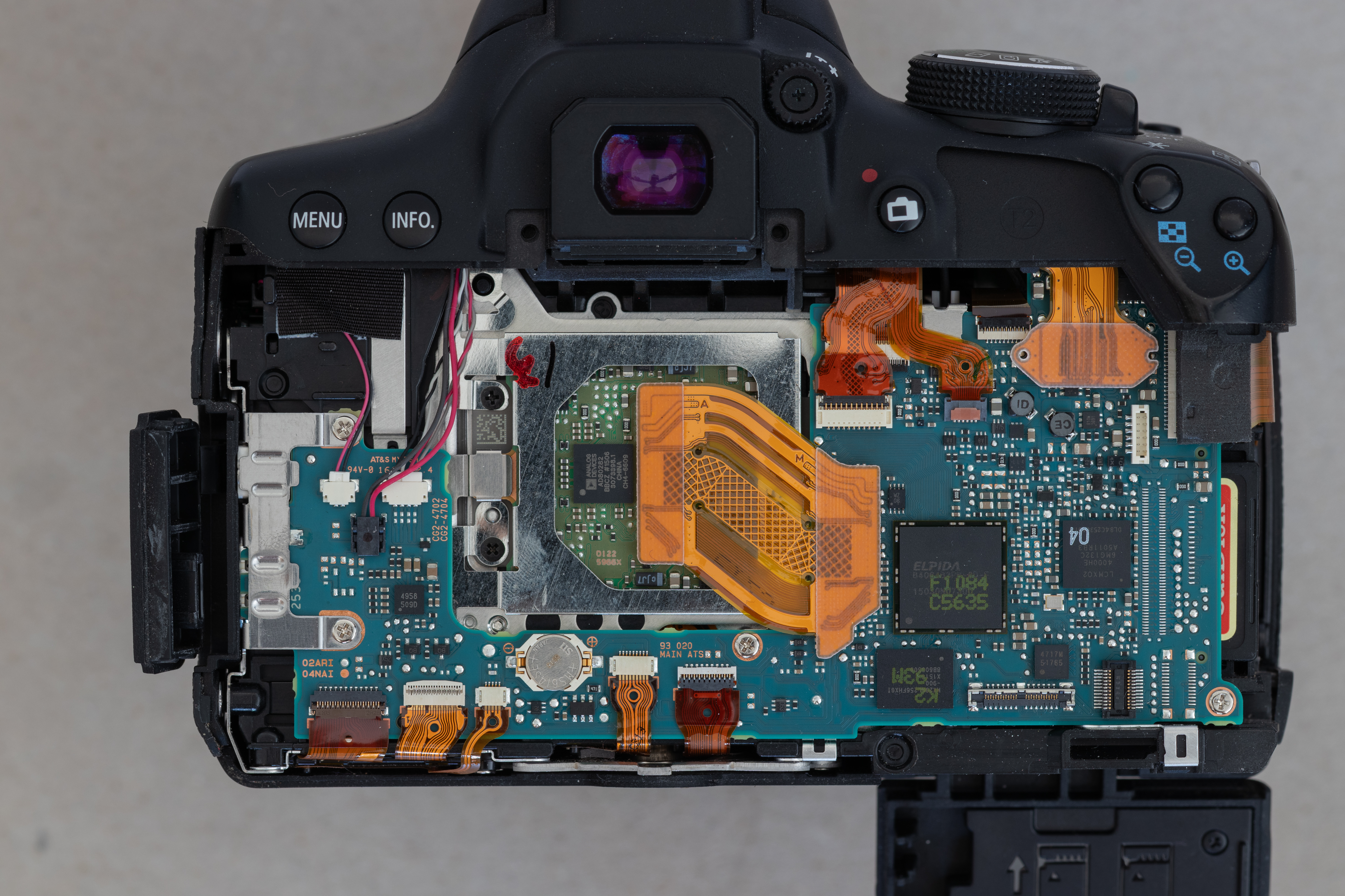 750d_body_back_panel_removed_1_v0.1.jpg